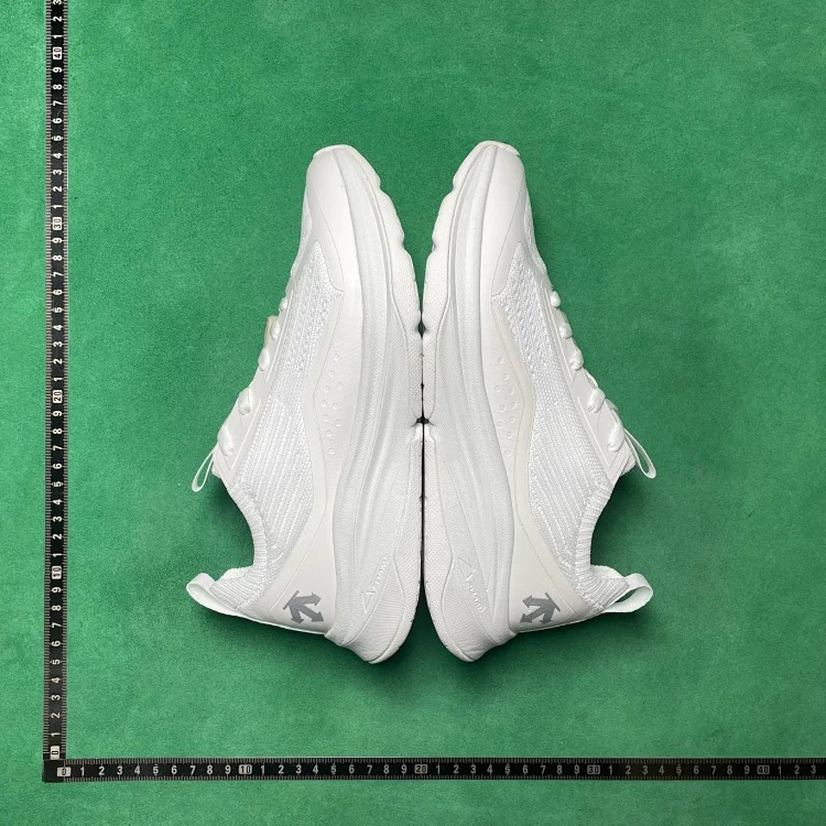 B6D Low Top Breathable Running Shoes 1